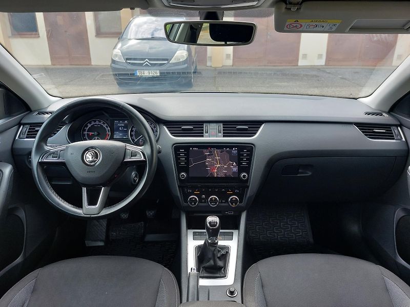 Škoda Octavia 2,0 TDi 110kw STYLE Manuál - fotka 15 z 19