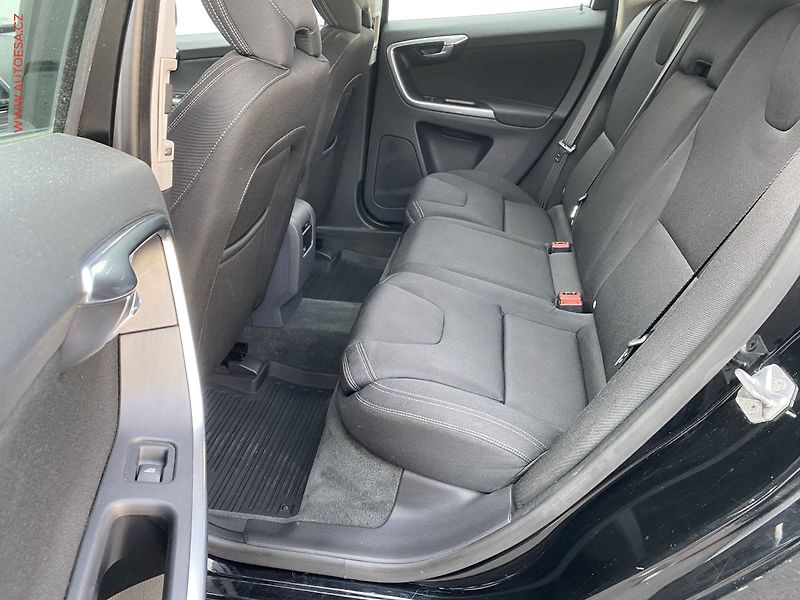 Volvo XC60 (2014) 2.4D 4x4, 2.maj,ČR, AT, park - fotka 10 z 15