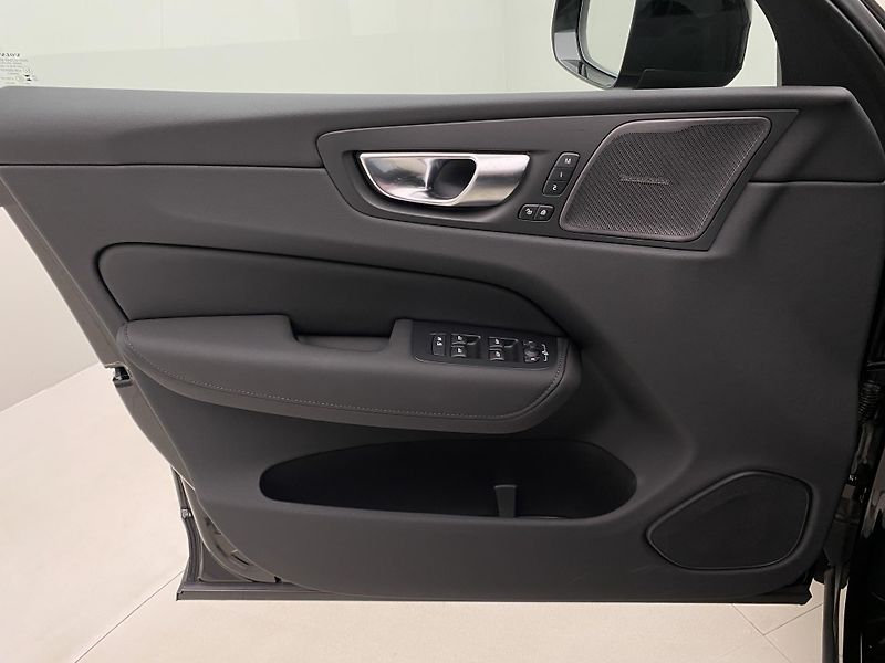 Volvo XC60 T6 AWD RECHARGE BLACK EDITION - fotka 7 z 61