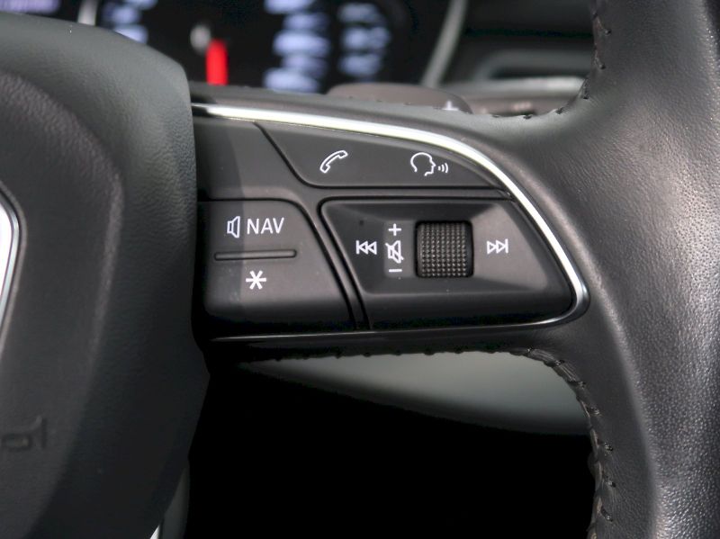 Audi A4 (2019) 40TDI 140KW 4x4 WEBASTO NAVI - fotka 21 z 39