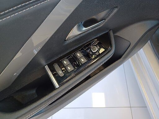 Opel Astra GS 1,2 Turbo AT8 - fotka 12 z 23
