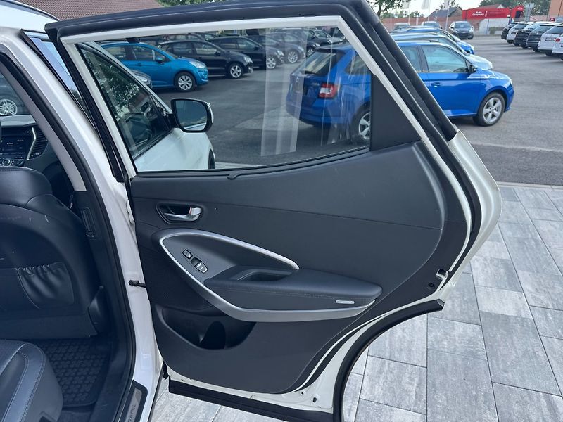Hyundai Santa Fe (2014) 2,2 CRDI 145 Kw 4x4 - fotka 23 z 31