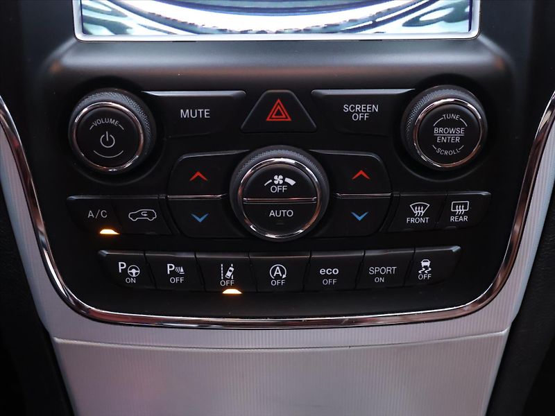 Jeep Grand Cherokee 3,0 CRDI 184kW Summit 4x4 CZ - fotka 33 z 43