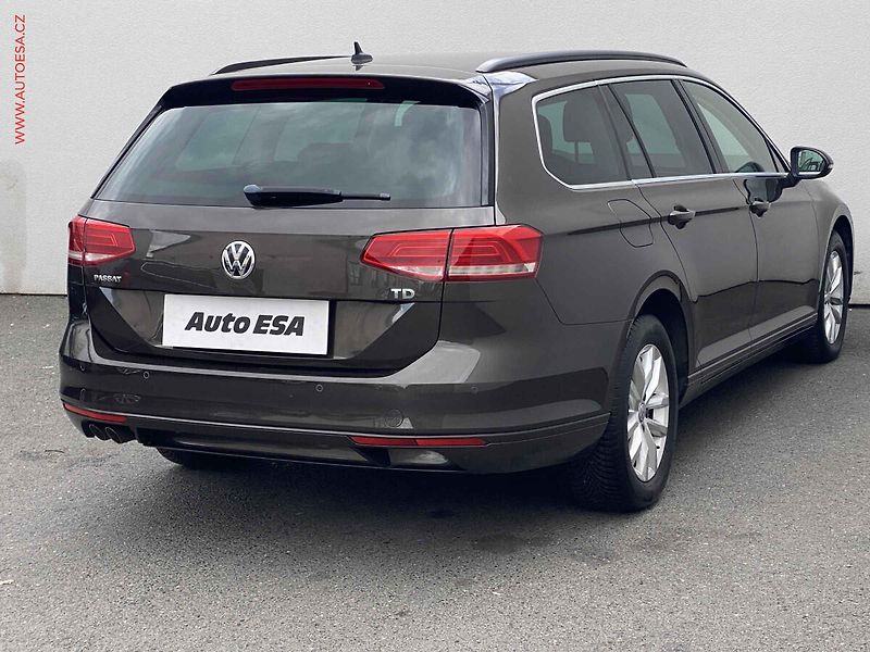 Volkswagen Passat (2016) 2.0 TDi, Comfort, DSG, LED - fotka 4 z 20