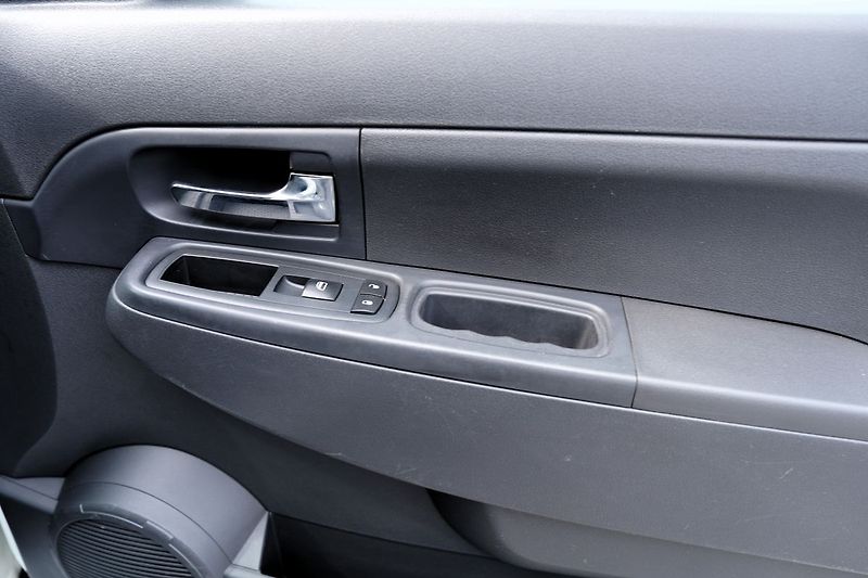 Jeep Cherokee 2.8 CRD L/automat/tažné/klima/ - fotka 19 z 37