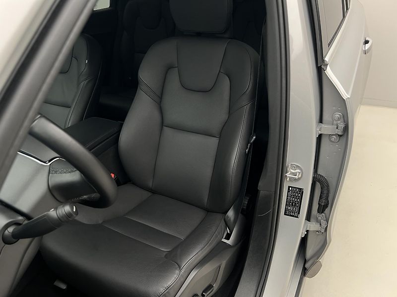 Volvo XC90 B5 AWD CORE AUT 7 MÍST - fotka 17 z 43