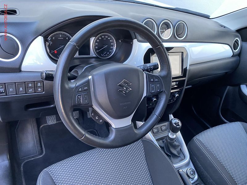 Suzuki Vitara (2015) 1.6 DDiS AllGrip, Premium, AC - fotka 13 z 19