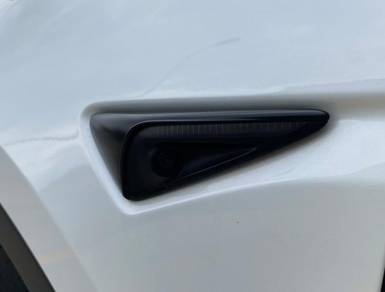 Tesla Model Y (2023) LR Long Range 2023 - fotka 6 z 23