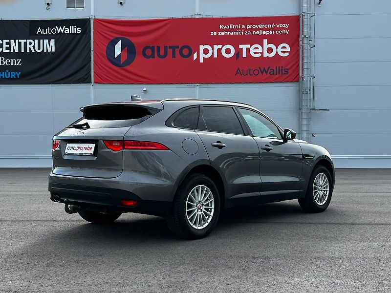 Jaguar F-Pace 20d Aut. Prestige AWD PANO TZ  - fotka 4 z 25