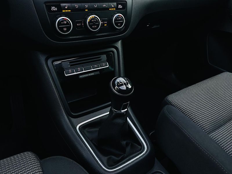 Volkswagen Sharan 2.0TDI MANUÁL 1.MAJITEL VÝHŘEV - fotka 33 z 42