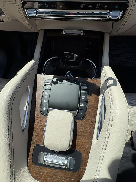 Mercedes-Benz GLE (2021) 300e - fotka 13 z 26