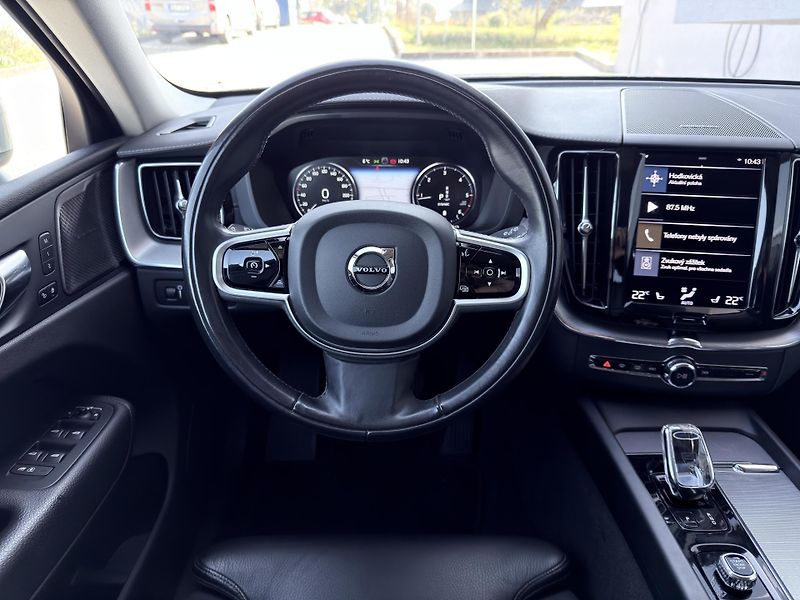 Volvo XC60 B4 AWD INSCRIP. // nezáv. top. - fotka 19 z 48