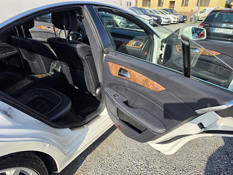 Mercedes-Benz CLS 350CDI 4-MATIC Harman&Kardon  - fotka 14 z 39