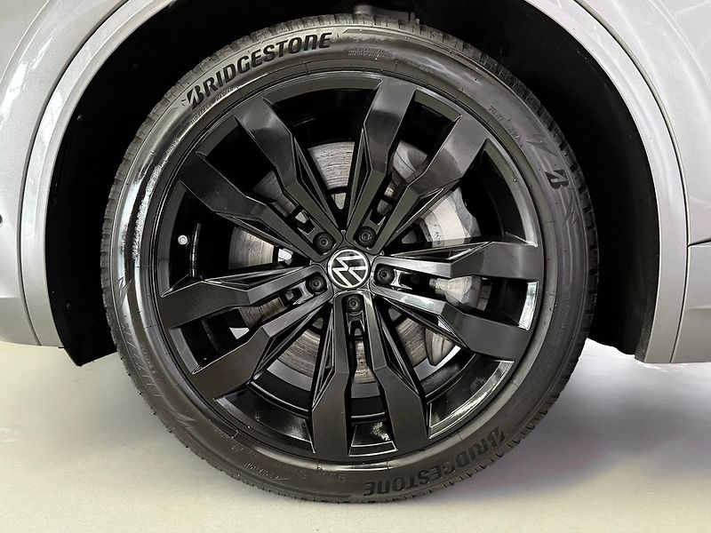 Volkswagen Touareg 4.0TDI V8 R-LINE 4MOTION, BLAC - fotka 9 z 29