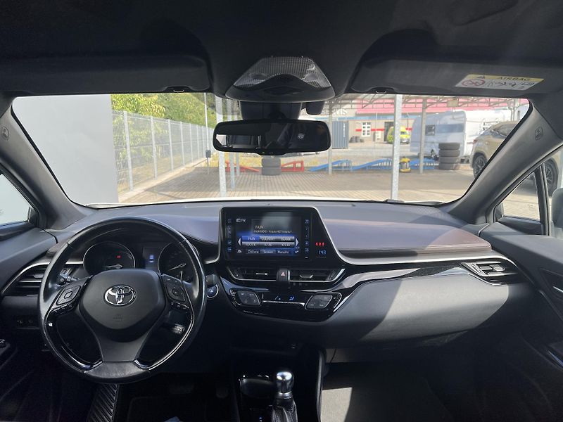 Toyota C-HR (2018) 1.8 VVT-i E-CVT - fotka 25 z 39