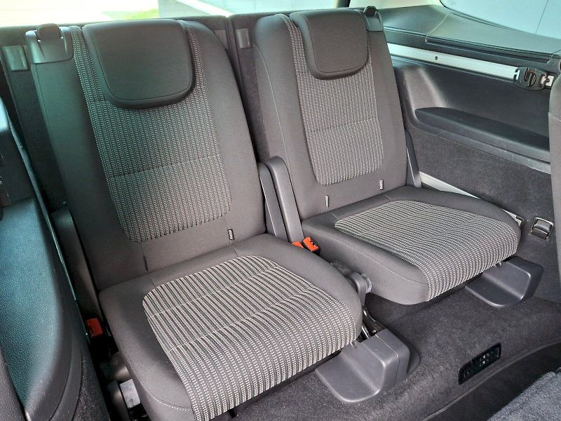 Seat Alhambra (2016) Style DSG 2,0TDi 135kW - fotka 16 z 35
