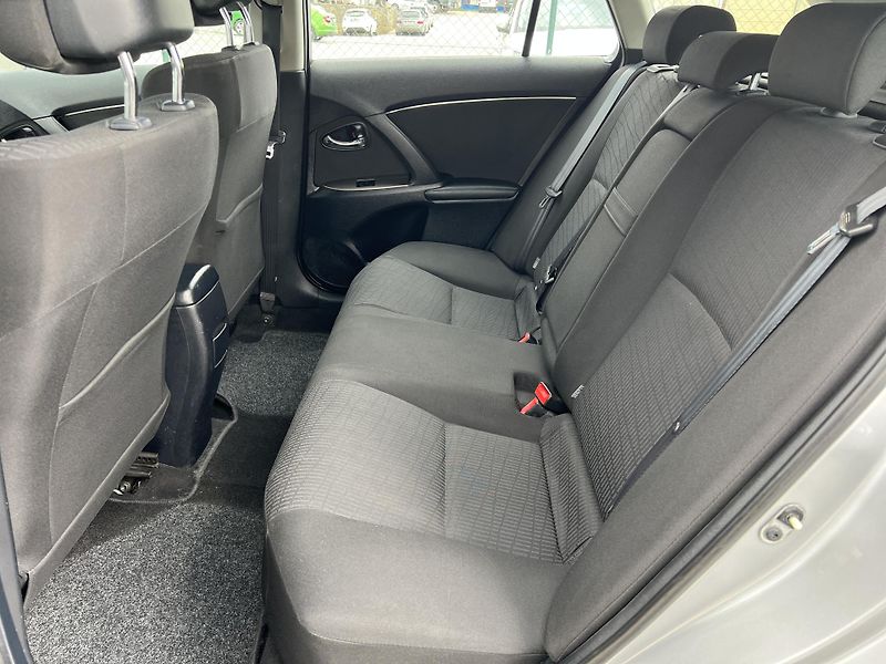 Toyota Avensis SOL 1.8 VVT-i NAVI KLIMA ALU - fotka 28 z 45