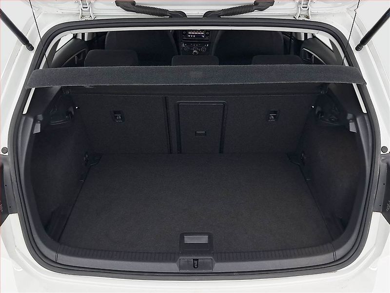 Volkswagen Golf (2017) Comfortline 1.0 TSI - fotka 13 z 16