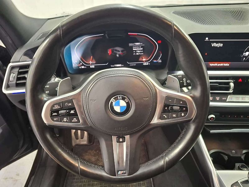 BMW Řada 3 320d xDrive AT Touring - fotka 27 z 83