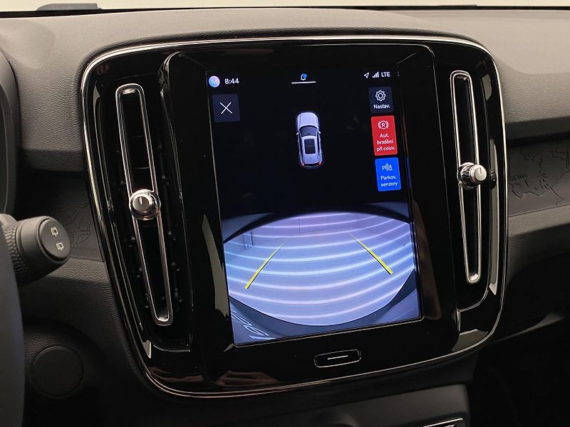 Volvo XC40 PURE ELECTRIC RECHARGE PLUS CZ - fotka 51 z 52