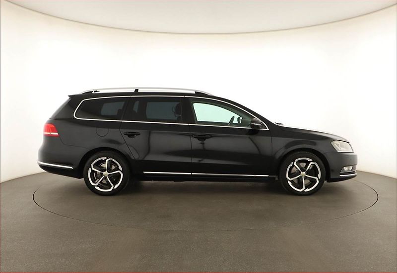 Volkswagen Passat (2012) 2.0 TDI, Automat, Xenony - fotka 6 z 15