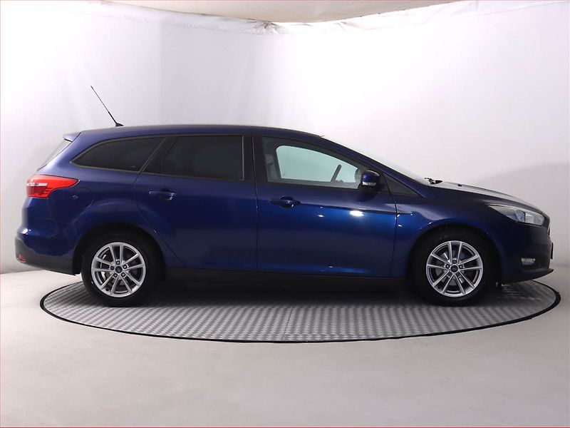 Ford Focus (2016) 1.0 EcoBoost, Serv.kniha - fotka 6 z 16