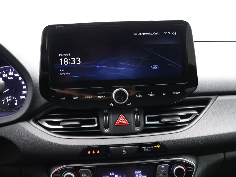 Hyundai i30 1,6 CRDI CZ 1.Maj. DPH - fotka 17 z 27