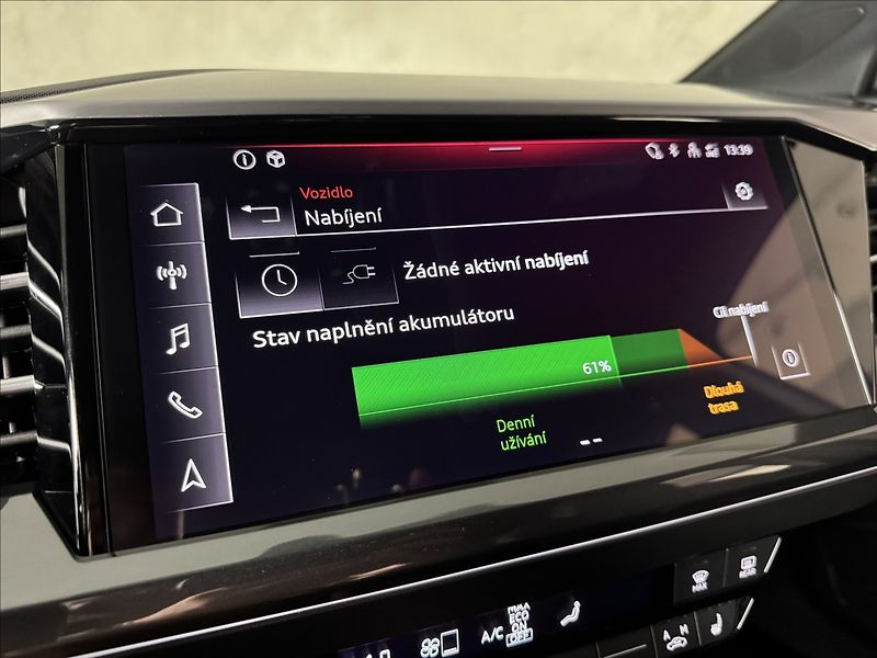 Audi Q4 e-tron 35 S-Line LED HUD Kamera - fotka 30 z 45
