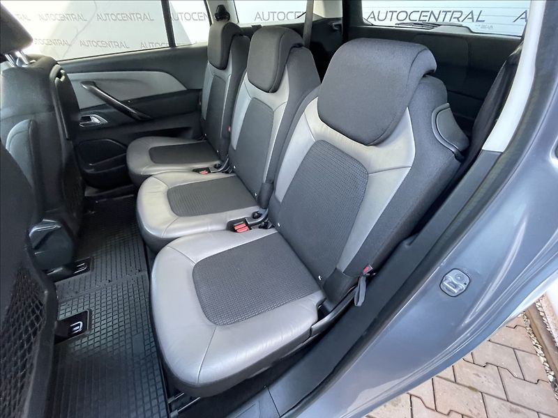Citroën C4 Picasso 1,6 i,121kW,7míst - fotka 28 z 31
