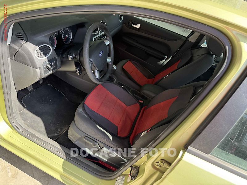 Ford Focus (2006) 1.6 i, AC, park.asist - fotka 3 z 3