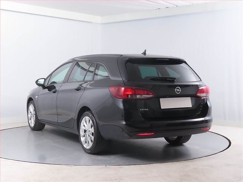 Opel Astra (2019) 1.6 CDTI, Navi, Tempomat - fotka 4 z 18