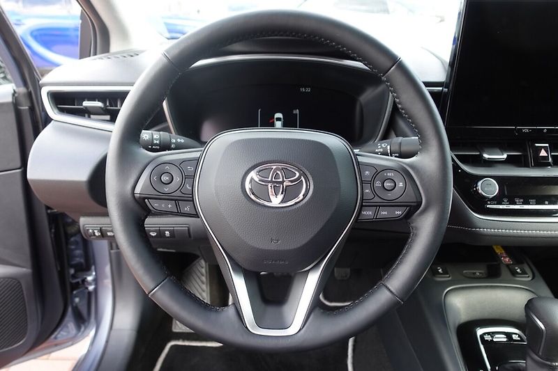 Toyota Corolla 1,8HSD Style - fotka 17 z 32