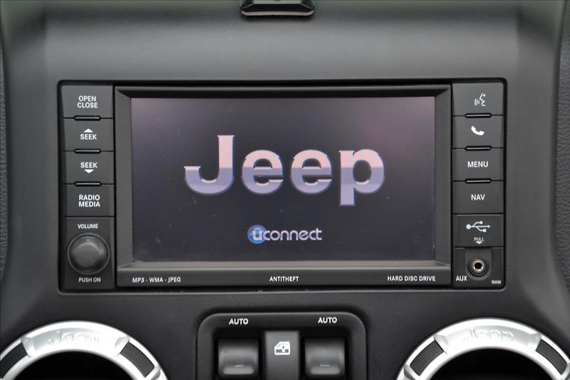 Jeep Wrangler 2.8 CRD/10th-Anniversary/CZ - fotka 29 z 49