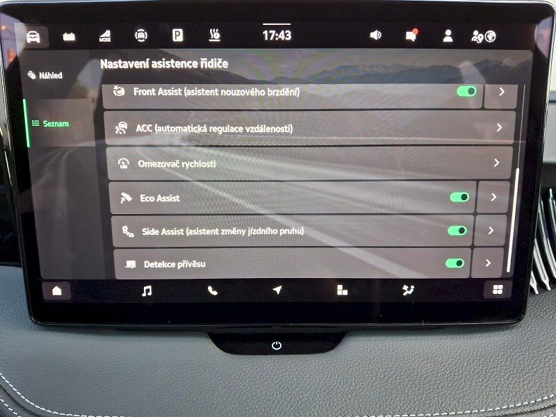 Škoda Superb (2025) Combi iV SportLine DSG 1,5TSi - fotka 27 z 35