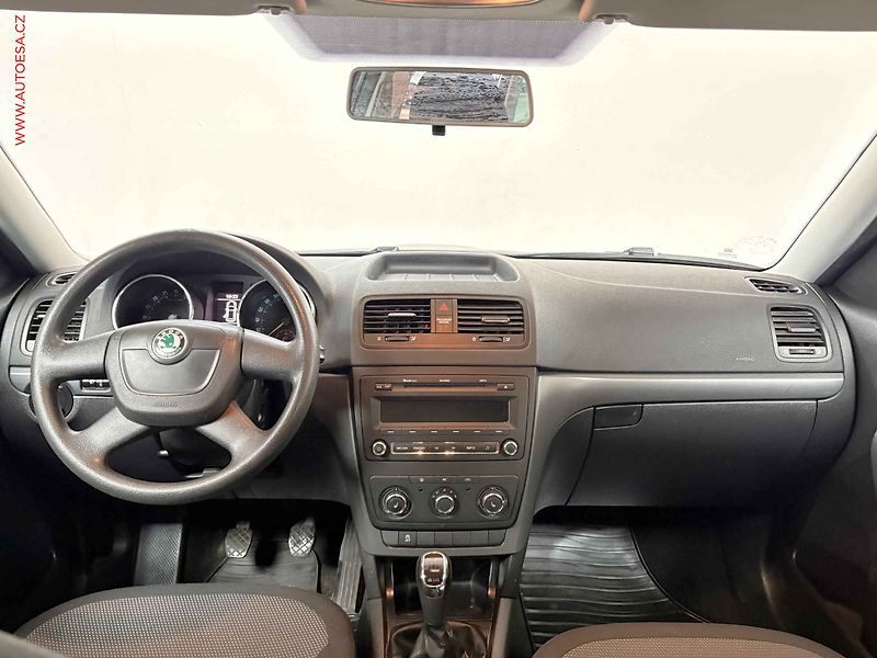 Škoda Yeti (2010) 2.0 4x4, AC, výhřev sed - fotka 8 z 14