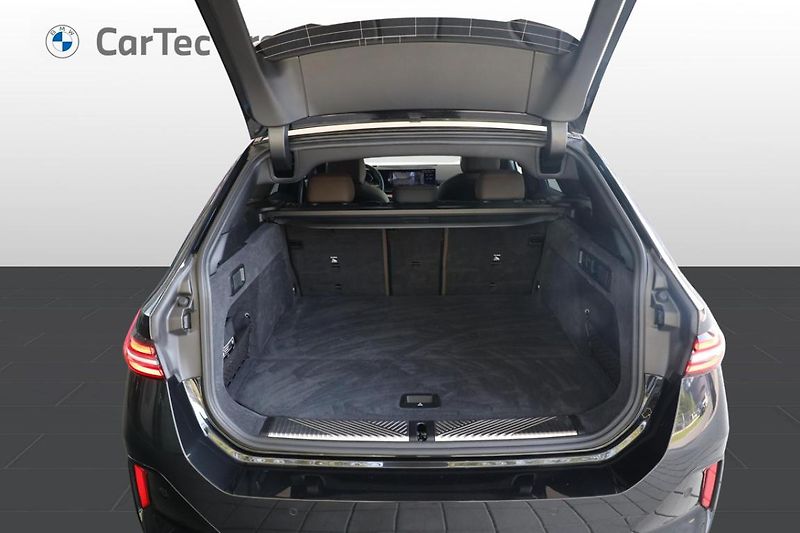BMW Řada 5 540d xDrive Touring - fotka 8 z 29