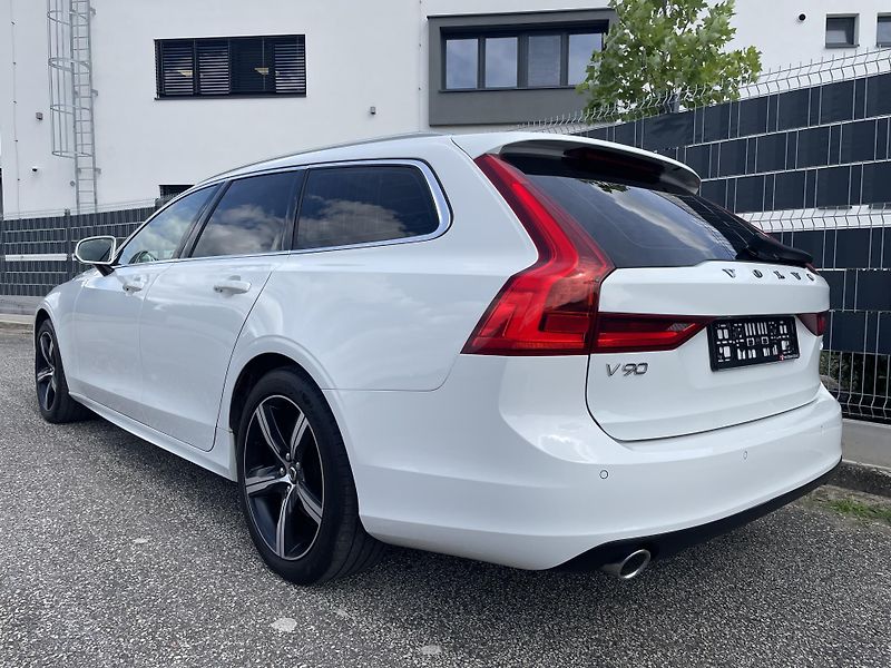 Volvo V90 (2019) 2.0 D4 140kW MOMENTUM - fotka 32 z 32