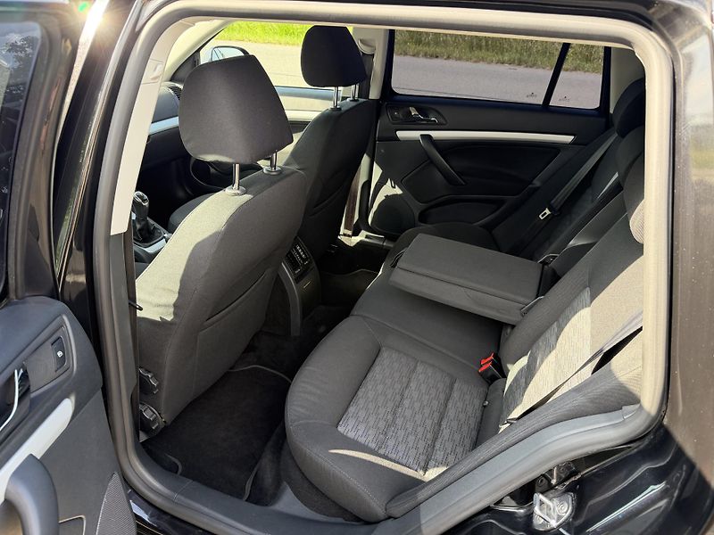 Škoda Octavia (2011) 2,0TDI 103 kW ELEGANCE 1MAJITE - fotka 25 z 48