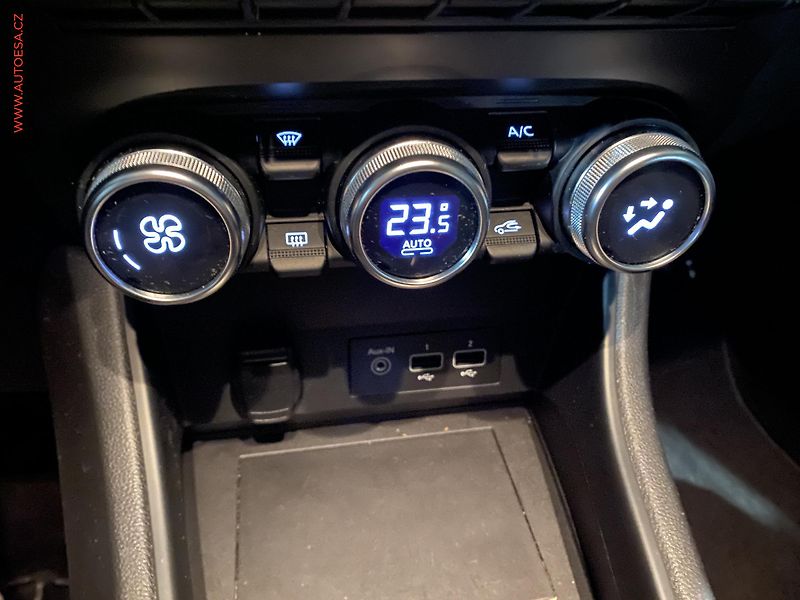 Renault Captur (2021) 1.0TCe, Experience, navi - fotka 15 z 19