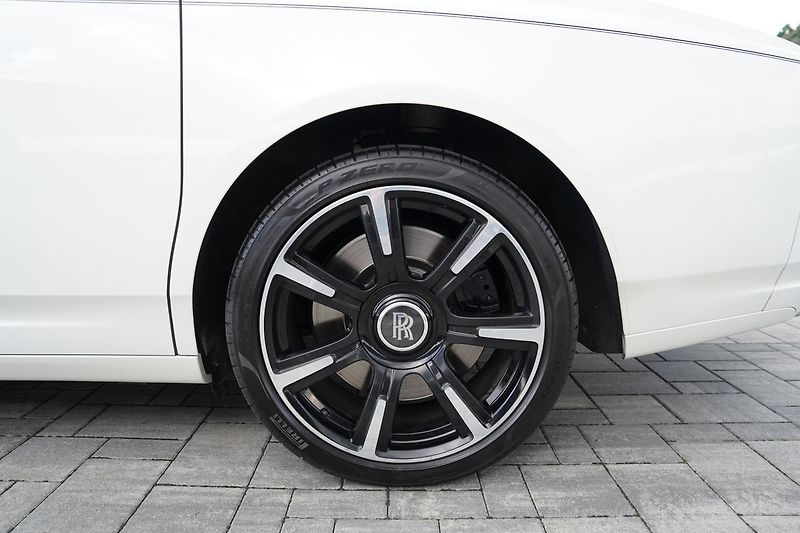 Rolls-Royce Ghost 6.75i V12  570 PS - fotka 45 z 45