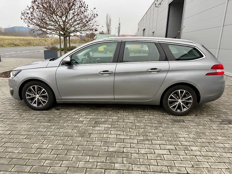 Peugeot 308 (2016) 1.6 BLUE HDI ALLURE KOUP. ČR - fotka 5 z 19