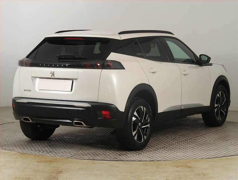 Peugeot 2008 (2023) Allure 1.2 PureTech, Automat - fotka 5 z 17