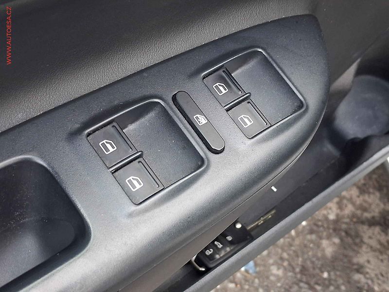 Škoda Octavia (2013) 2.0 TDi 4x4, Scout, DSG - fotka 11 z 19