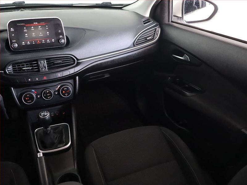 Fiat Tipo (2017) 1.4 T-Jet, Serv.kniha, Navi - fotka 8 z 22