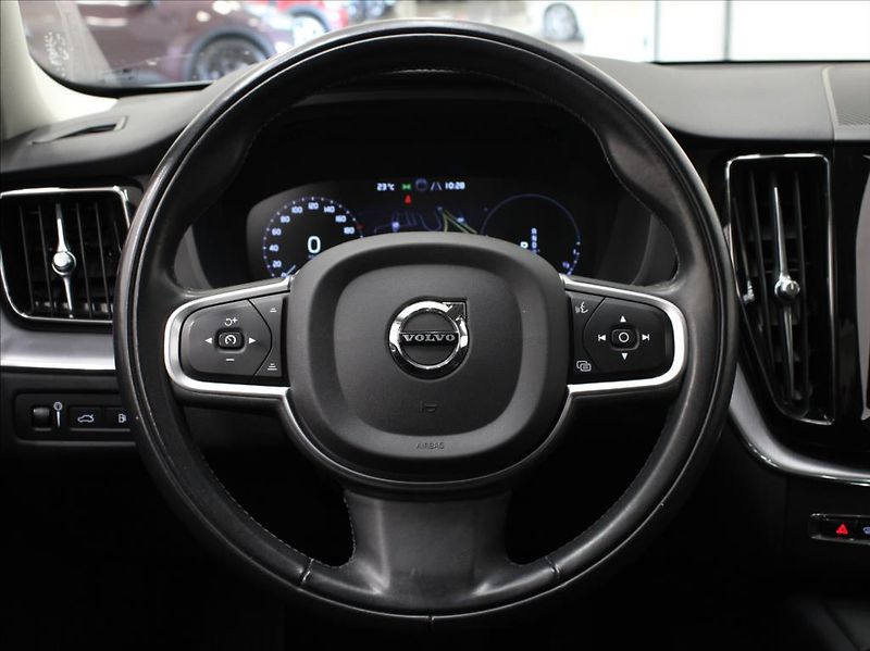 Volvo XC60 2,0 T6 AWD 340k.Pano.H/K.Paměť - fotka 9 z 27
