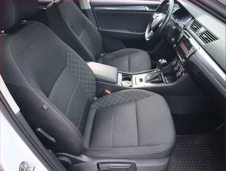 Škoda Superb (2017) Ambition 1.6 TDI, Automat - fotka 9 z 19