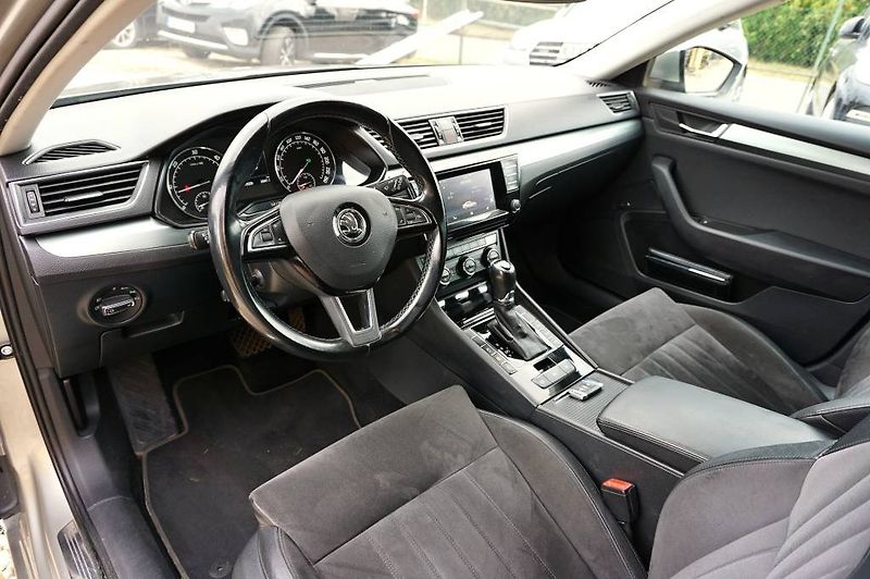 Škoda Superb (2015) STYLE PLUS 2,0 TDI 140 kW - fotka 33 z 52
