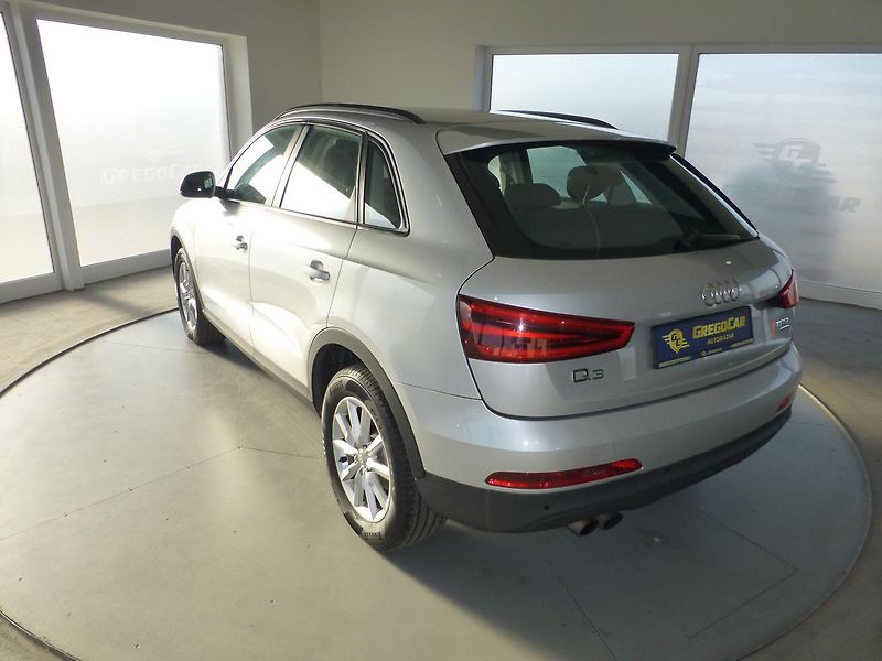 Audi Q3 (2012) 2,0TSI-125KW*NAVI**PARK.S**4X4 - fotka 8 z 23