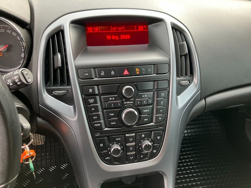 Opel Astra (2015) 1.4T 103kW LPG SPORTS TOURER - fotka 23 z 27