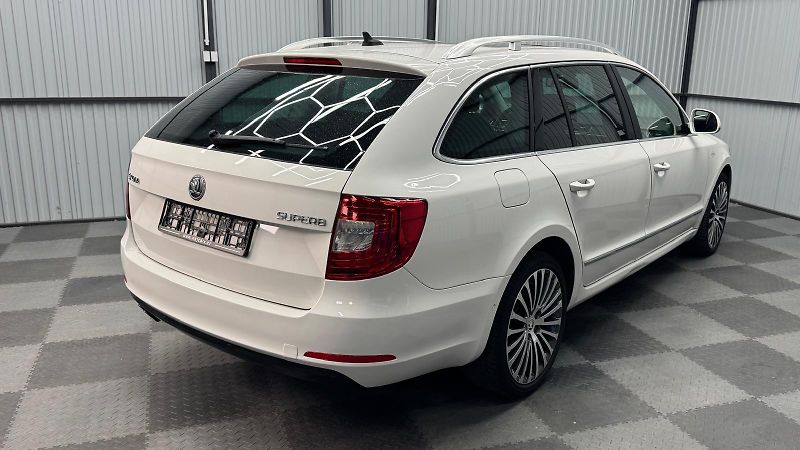 Škoda Superb (2014) Laurin & Klement - fotka 7 z 22